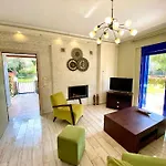 Holiday home Fourka House *